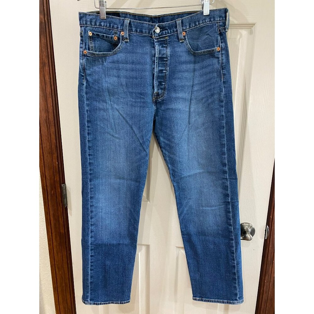 Levis Mens 501 Button-Fly Straight-Leg Jeans W34 L30 Medium Wash Denim - Picture 6 of 10